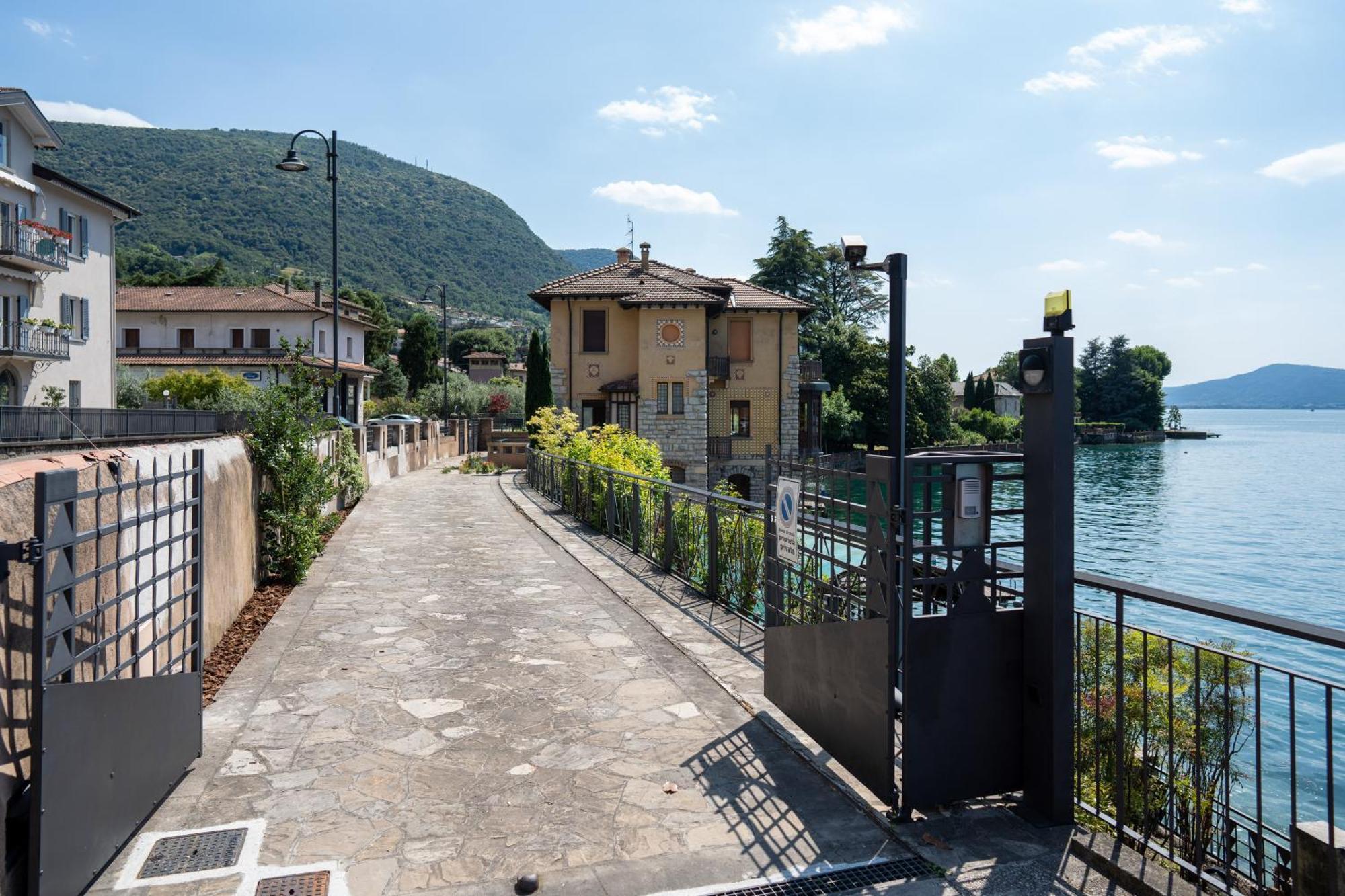 Villa Cecilia - Pieds Dans L'Eau Sulzano Exteriör bild